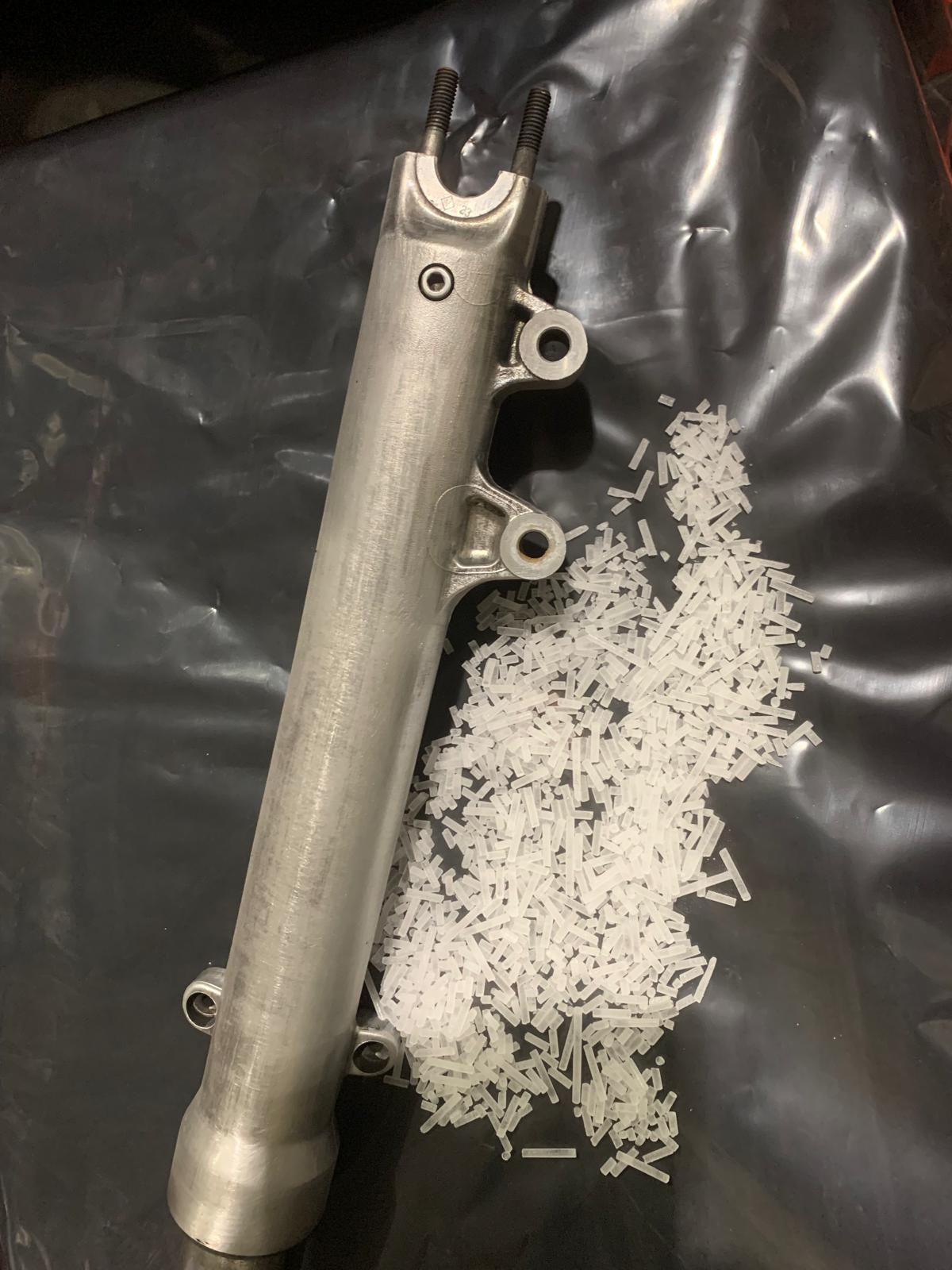 Trockeneis und Laser Oberflächenbehandlung